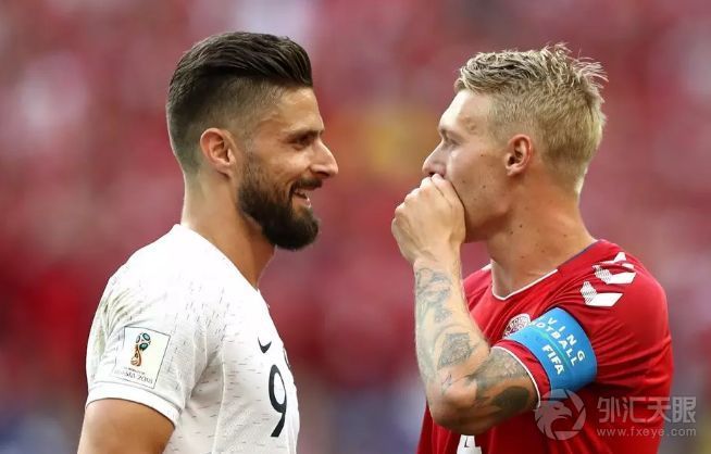  姆巴佩梅开二度，助球队登顶  